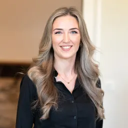 Anastasia Dinges, Salonleitung und Kosmetikerin am Standort Bielefeld